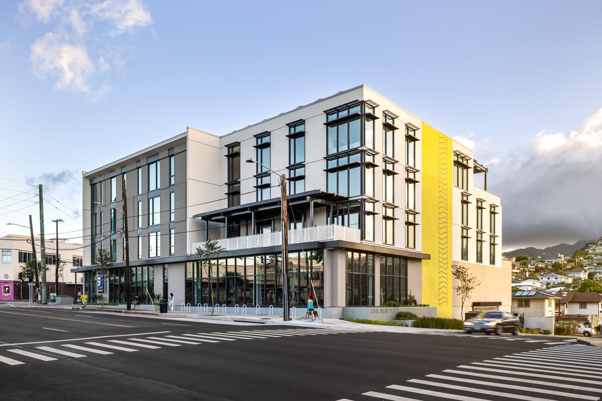 Civil Beat Plaza, Honolulu: a mid-rise building with ribbon windows